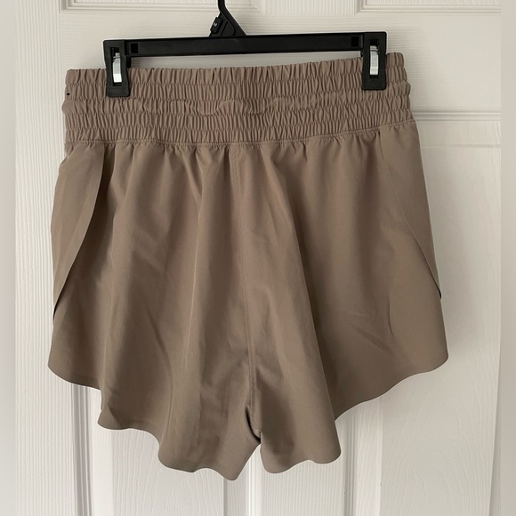 YPB motionTEK Ultra High Rise Lined Flyaway Short Size Medium in Colour Oat - Picture 2 of 3